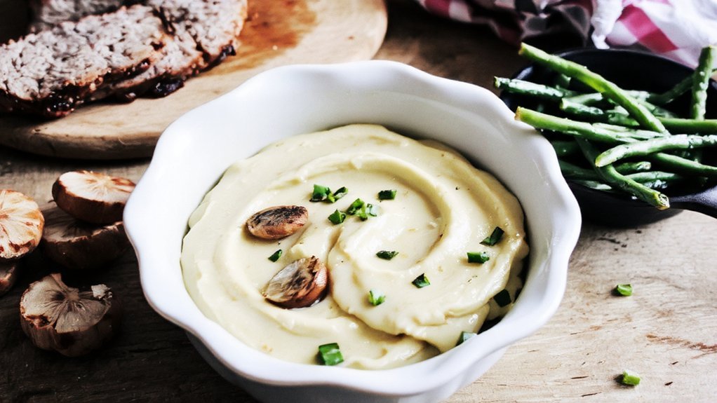 comforting roasted garlic potatoes